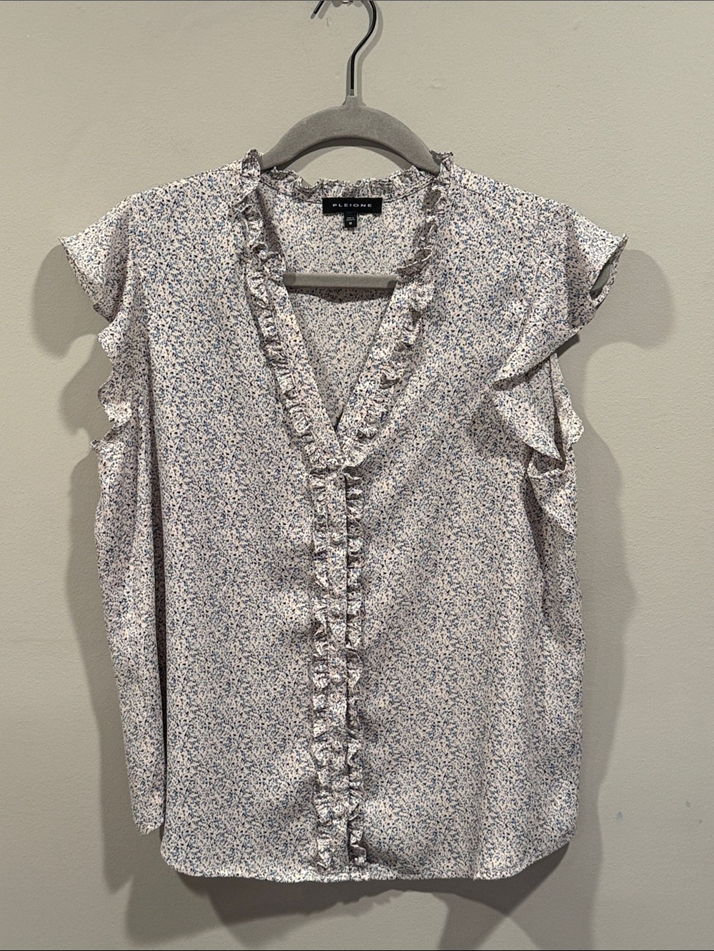 Pleione Ruffle Trim Sleeveless V-Neck Speckled  Blouse Abstract Pattern
